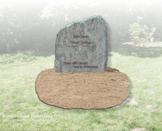 Ruwe grafsteen/zwerfkei